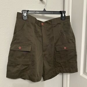 Hunter green double pocket shorts size 34 new condition